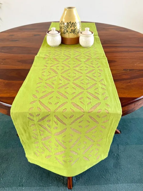 Aavaran_Applique_Cotton_Table_Runner_&_Mat_Set_Green