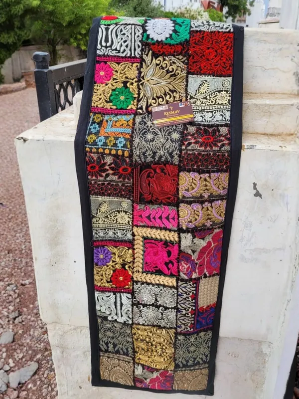 Khamma_Ghani_Kambadiya_Table_Runner_Black