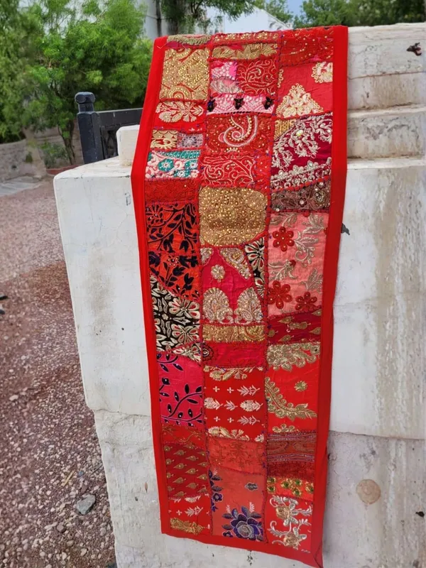 Khamma_Ghani_Kambadiya_Table_Runner_Red