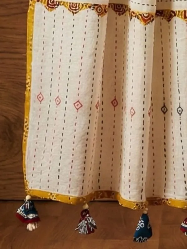 Kosha_Saaz_Pure_Mul_Cotton_Applique_Dupatta_Cream