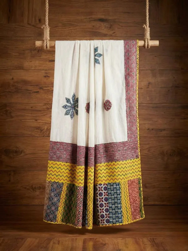 Kosha_Saaz_Pure_Mul_Cotton_Applique_Dupatta_White