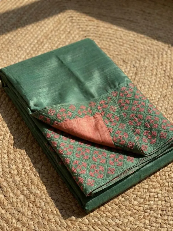 Mridini_Silkmark_Tussar_Silk_Embroidery_Saree_Dark_Green