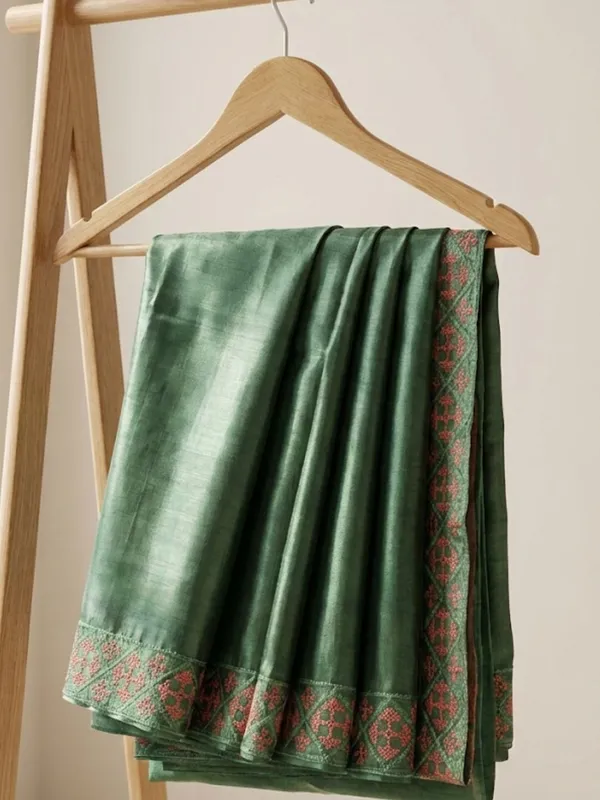 Mridini_Silkmark_Tussar_Silk_Embroidery_Saree_Dark_Green