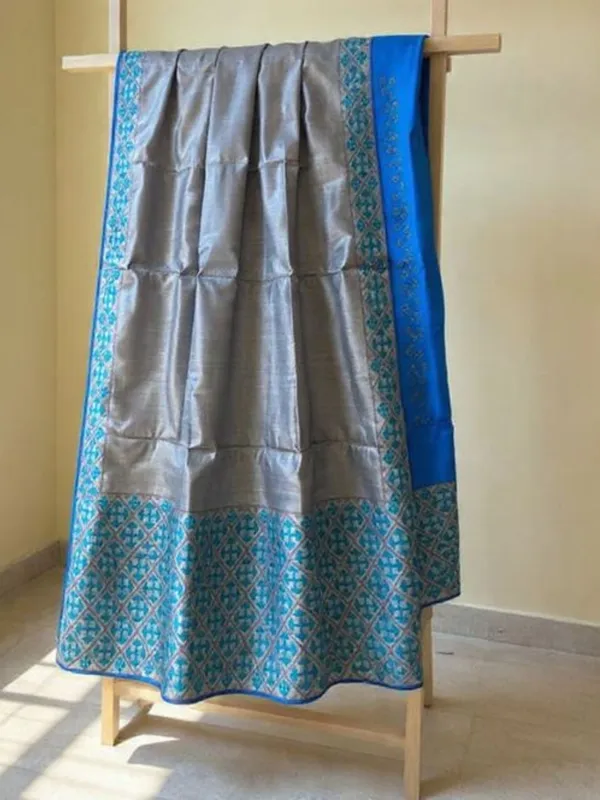 Mridini_Silkmark_Tussar_Silk_Embroidery_Saree_Cool_Gray