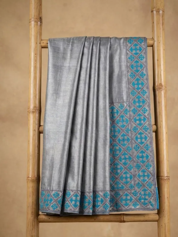 Mridini_Silkmark_Tussar_Silk_Embroidery_Saree_Cool_Gray