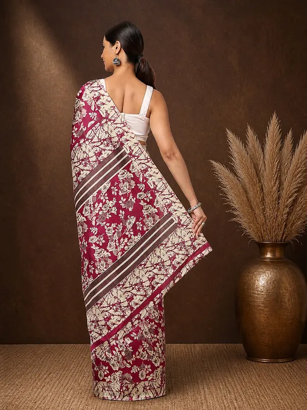 Magenta_Floral_Kashmiri_Silk_Saree,_Striped_Border_|_Kyaari
