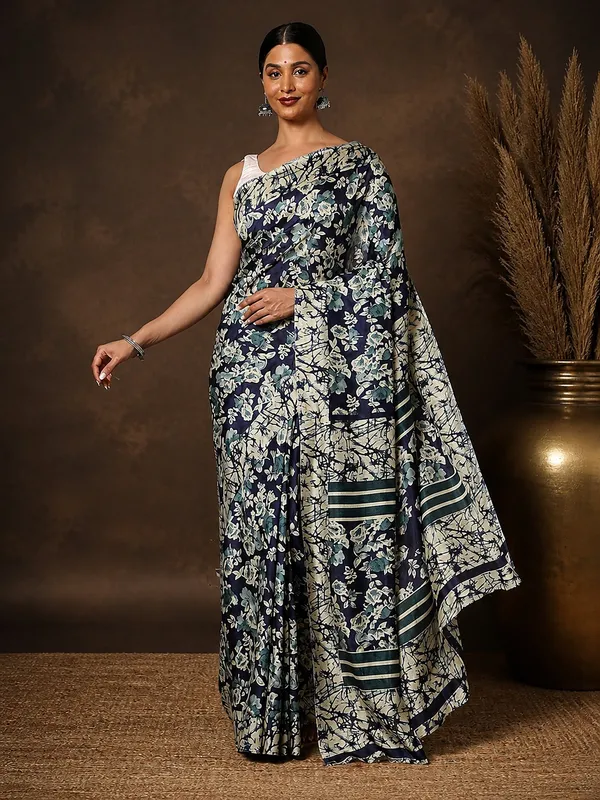 Navy_Blue_Floral_&_Crackle_Kashmiri_Silk_Saree_|_Kyaari