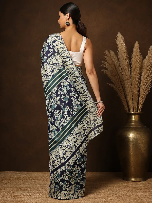 Navy_Blue_Floral_&_Crackle_Kashmiri_Silk_Saree_|_Kyaari