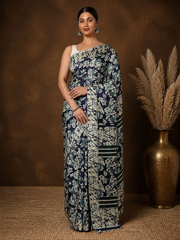 Navy_Blue_Floral_&_Crackle_Kashmiri_Silk_Saree_|_Kyaari