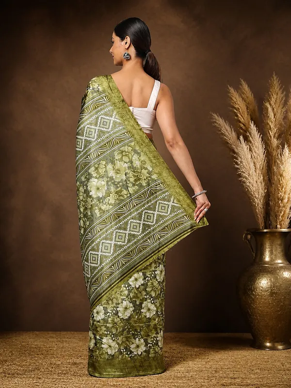 Olive_Green_Floral_&_Geometric_Kashmiri_Silk_Saree_|_Kyaari