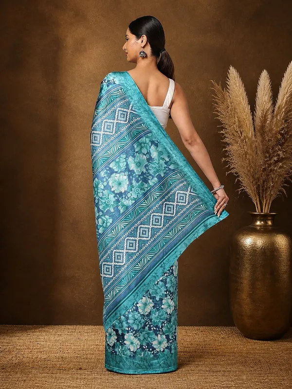 Teal_Floral_Kashmiri_Silk_Saree,_Geometric_Pallu_|_Kyaari