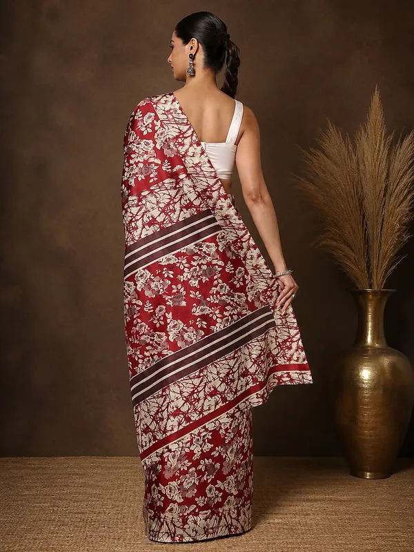 Deep_Red_Floral_Kashmiri_Silk_Printed_Saree_|_Kyaari