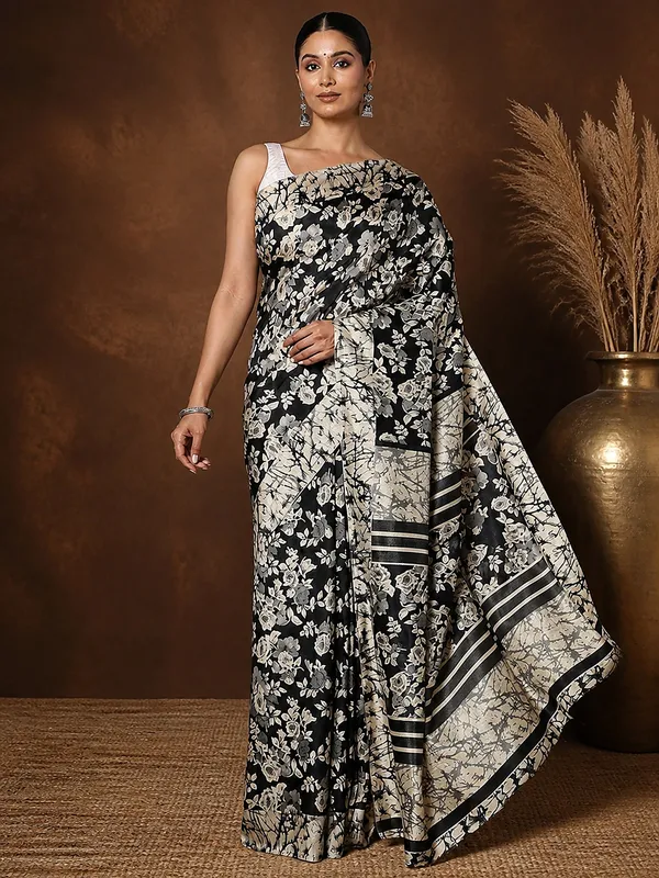 Black_&_Beige_Floral_Kashmiri_Silk_Printed_Saree_|_Kyaari