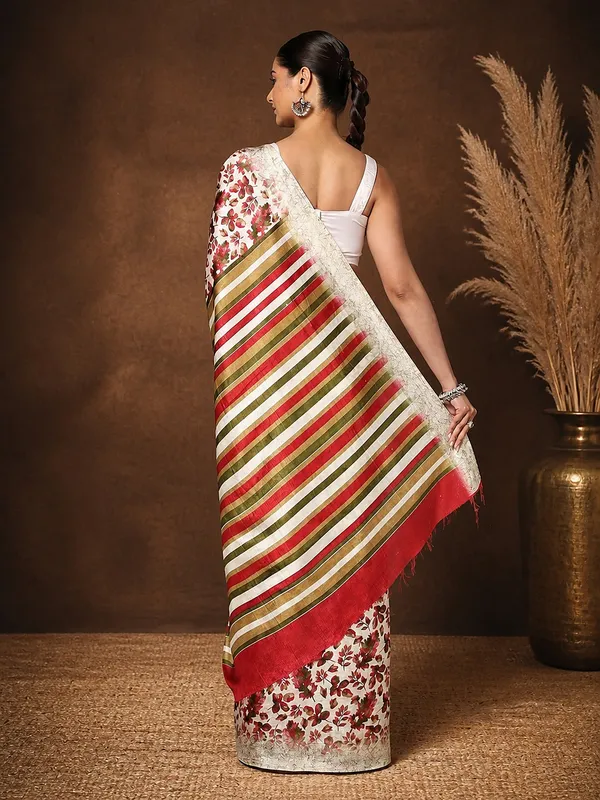 Off_White_Floral_Kashmiri_Silk_Saree,_Striped_Pallu_|_Kyaari
