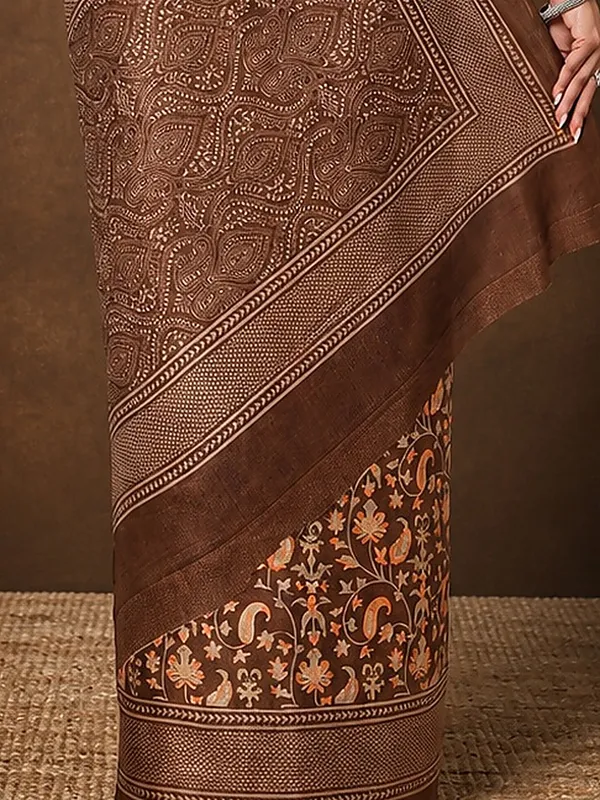 Brown_Paisley_&_Floral_Kashmiri_Silk_Printed_Saree_|_Manzil
