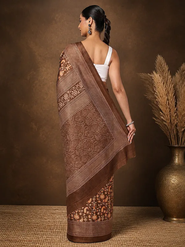 Brown_Paisley_&_Floral_Kashmiri_Silk_Printed_Saree_|_Manzil