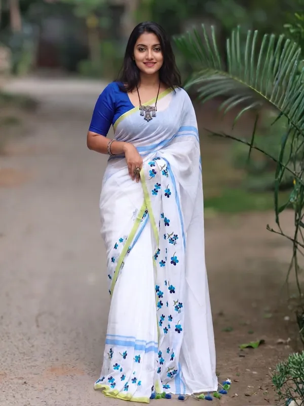 Rithika_Embroidery_Pure_Mul_Cotton_Saree_White