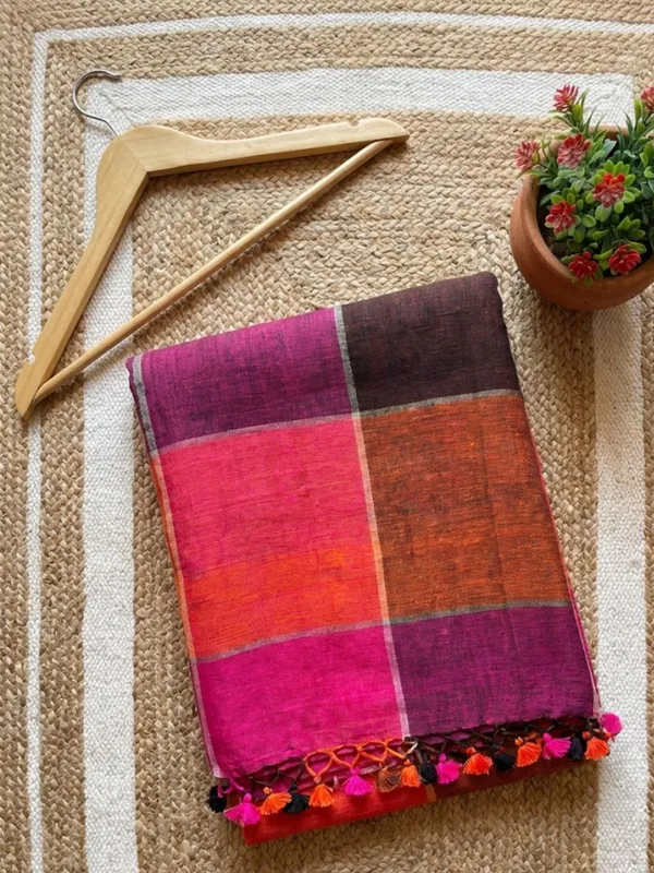Vaanya_Pure_Linen_Versatile_Handloom_Saree