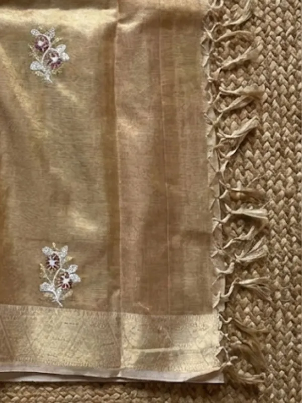 Eshira_Kota_Doria_Semi_Silk_Saree_Lustrous_Gold