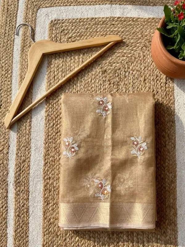 Eshira_Kota_Doria_Semi_Silk_Saree_Lustrous_Gold
