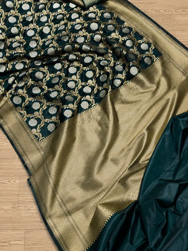 Aviora_Jaal_Mashru_Katan_Silk_Saree_Green