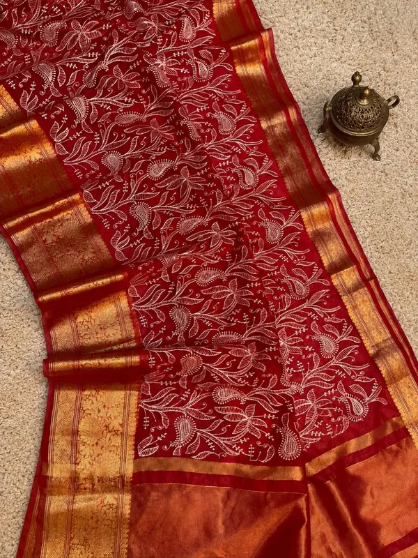 Dhaaga_Roop_Organza_Silk_Embroidery_Saree_Red