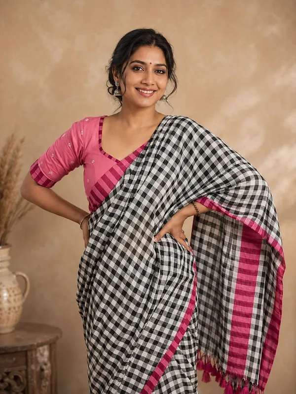Charita_Pure_Mul_Cotton_Handloom_Saree_Black_&_White