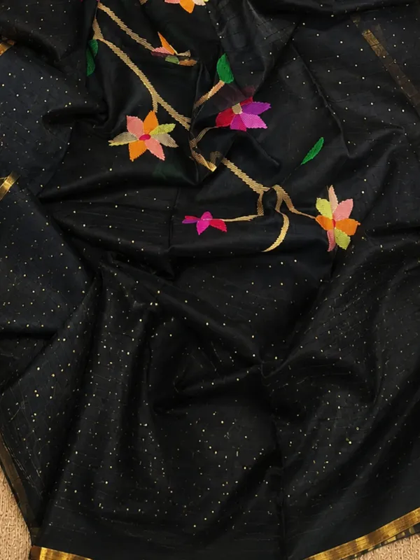 Kusum_Pure_Muslin_Jamdani_Sequin_Saree_Black