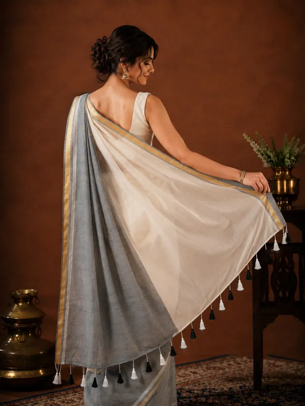 Aarohi_Pure_Handloom_Mul_Cotton_Sequin_Saree_White_&_Gray