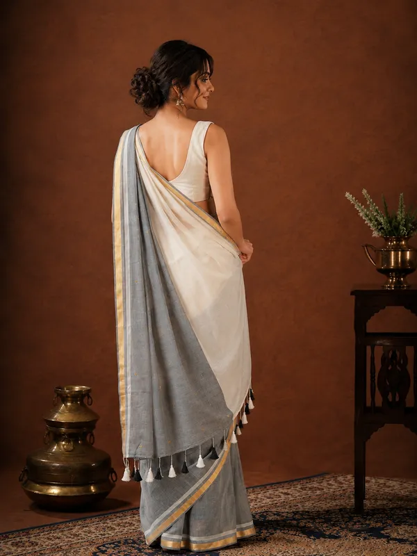 Aarohi_Pure_Handloom_Mul_Cotton_Sequin_Saree_White_&_Gray