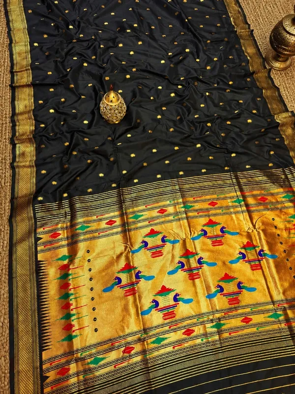 Mayuri_Double_Pallu_Paithani_Silk_Saree_Bold_Black