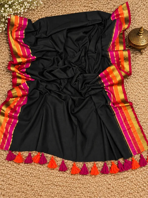 Sajiri_|_Mul_Cotton_Handloom_Saree_Black_Zari_Border
