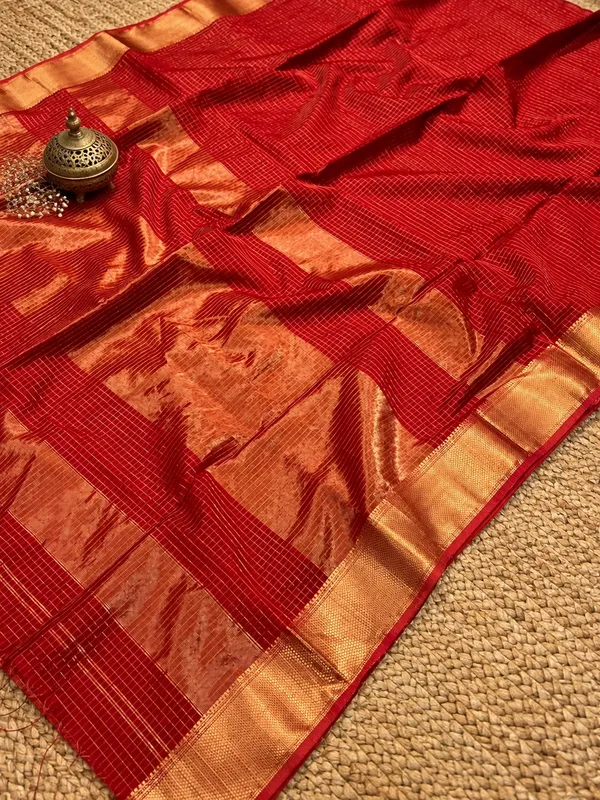 Sindoori_Pure_Maheshwari_Zari_Checks_Saree_Vibrant_Red