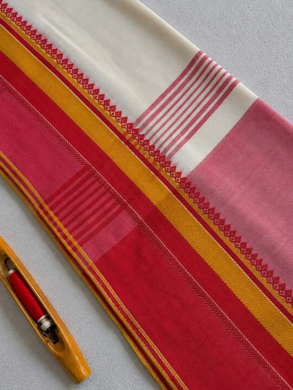 Kinara_Pure_Handloom_Cotton_Saree_Red_&_White