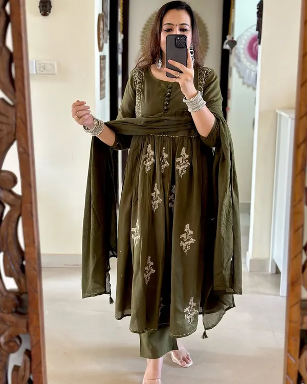 Green_Cotton_Kurti_Pant_With_Dupatta_Set