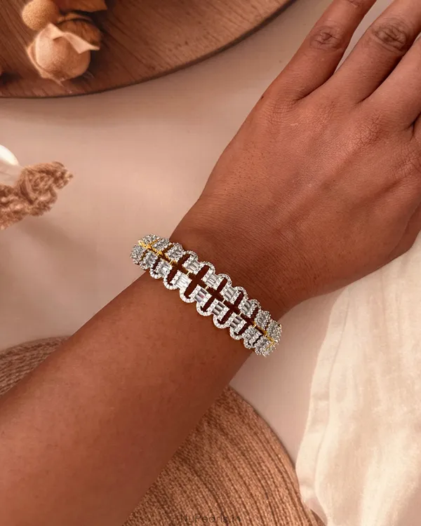 Aden_Gold-Silver_Dual_Tone_Premium_CZ_Openable_Bracelet