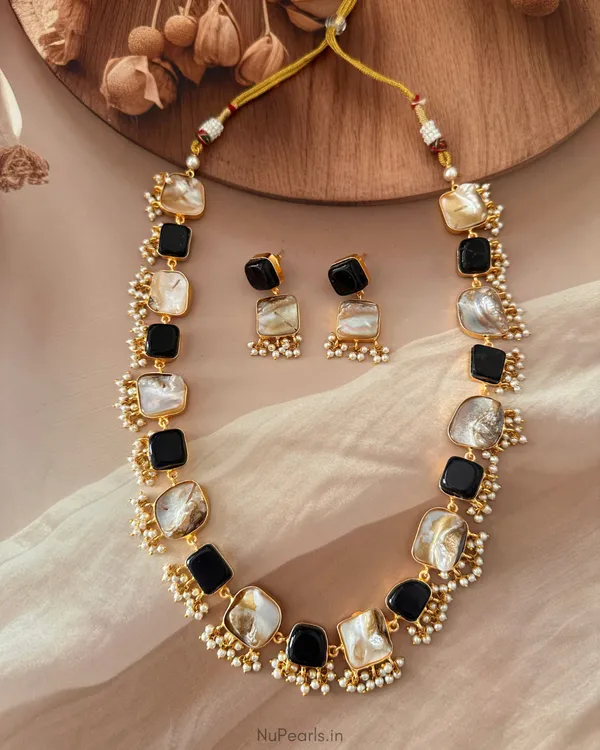 Black_Roha_Mother_Of_Pearl_&_Agate_Long_Necklace_with_Lariya|Handamde_18K_Gold_Plated_Wedding_Necklace_Set_with_Drawstring