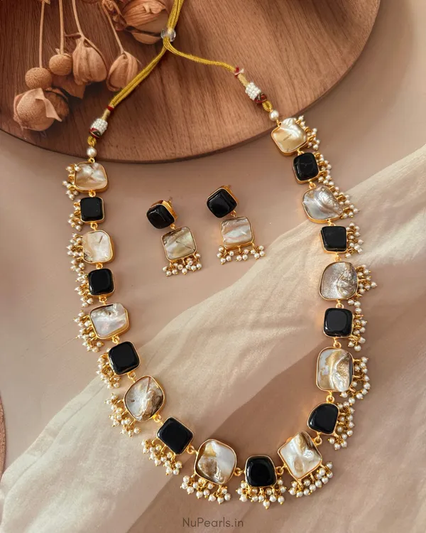 Black_Roha_Mother_Of_Pearl_&_Agate_Long_Necklace_with_Lariya|Handamde_18K_Gold_Plated_Wedding_Necklace_Set_with_Drawstring