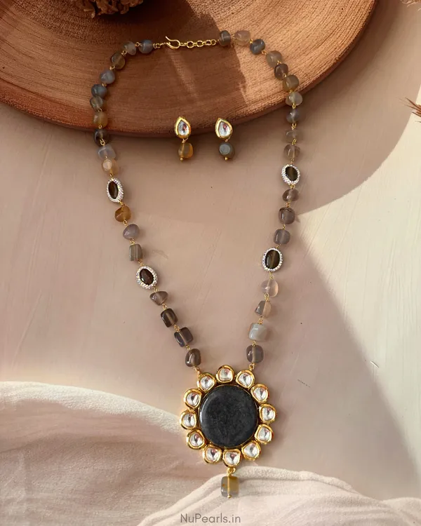 Brown_Gul_Stone_&_Kundan_Pendant_Necklace_Set
