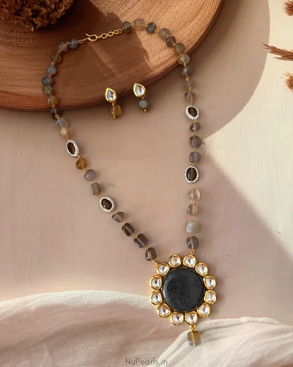 Brown_Gul_Stone_&_Kundan_Pendant_Necklace_Set