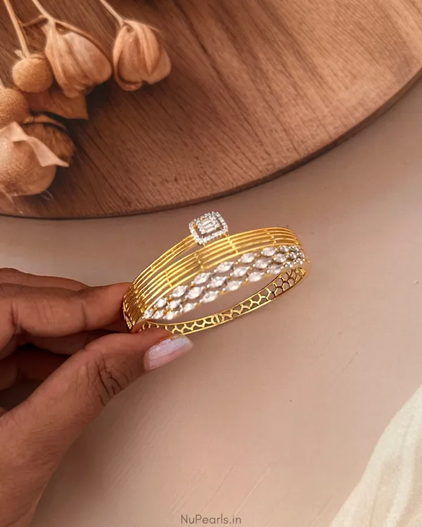 Gia_Princess_Cut_CZ_&_Gold_Premium_Designer_Openable_Bracelet