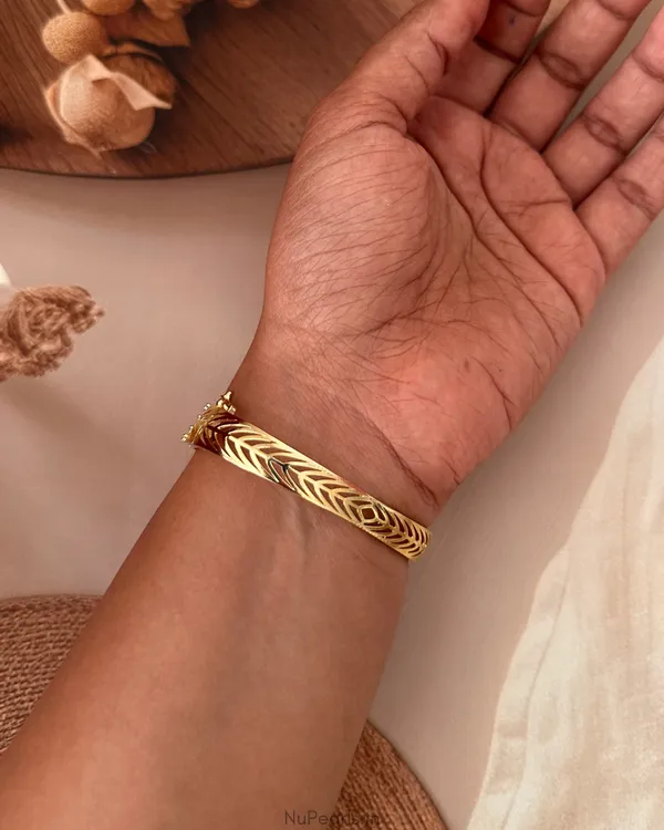 Gia_Princess_Cut_CZ_&_Gold_Premium_Designer_Openable_Bracelet