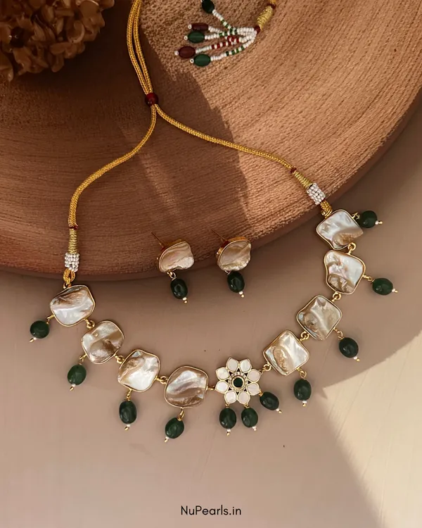 Emerald_Green_Nishi_Mother_Of_Pearl_Choker_For_Women_With_Earrings