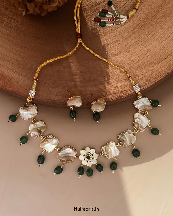 Emerald_Green_Nishi_Mother_Of_Pearl_Choker_For_Women_With_Earrings