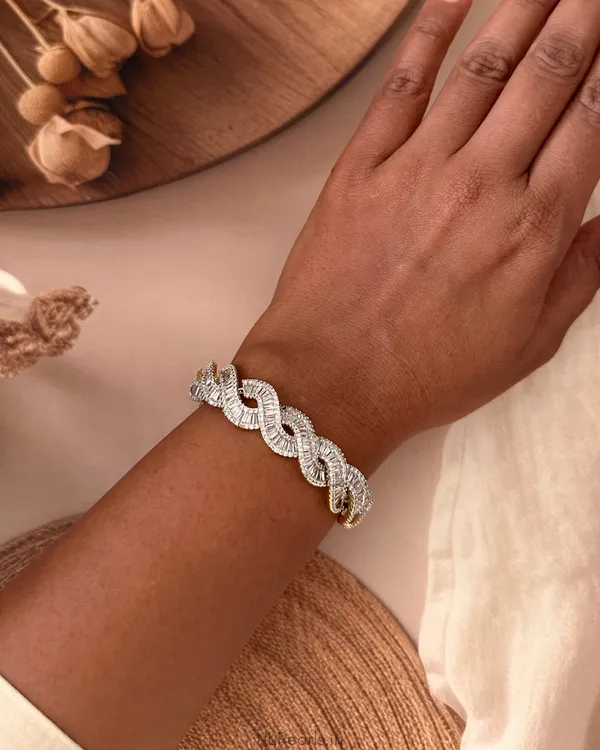Mann_Silver_Tone_Spiral_Twist_Baguette_CZ_Premium_Tennis_Bracelet