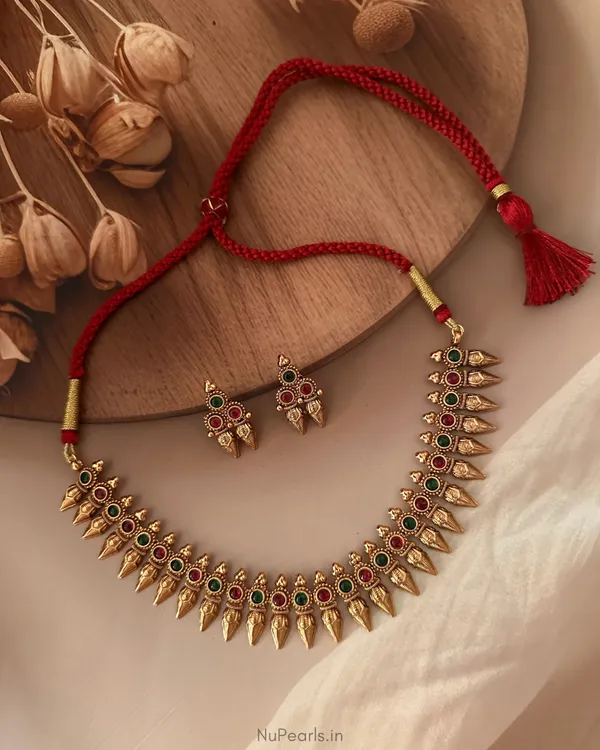 Red_Green_Antique_Gold_Sumathi_Traditional_Necklace_Set_In_Premium_Polish