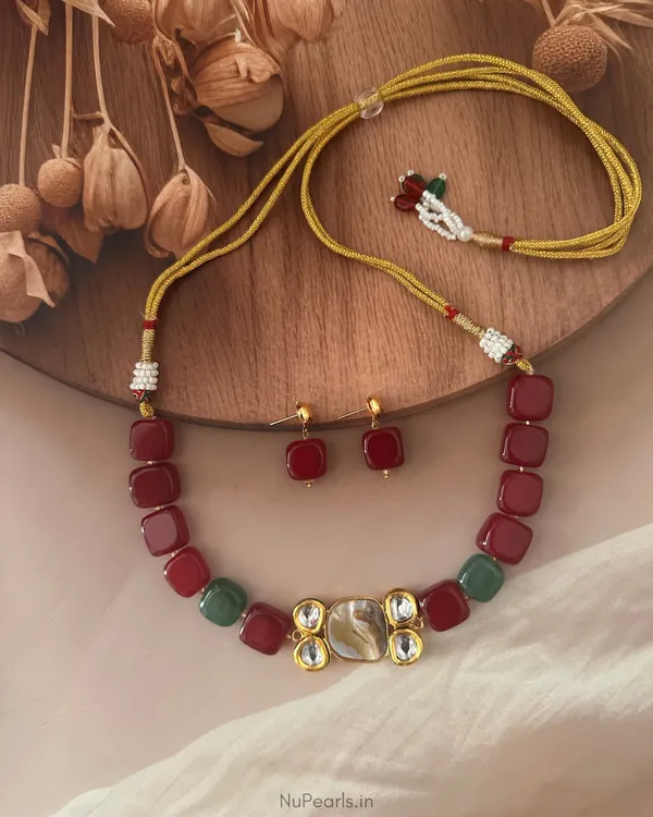 Red_Nirva_Agate,_Mother_Of_Pearl_&_Kundan_Choker_Set|18K_Gold_Plated