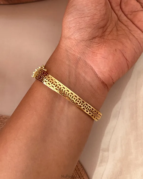 Sukh_Gold-Silver_Dual_Tone_Statement_Premium_CZ_Openable_Bracelet