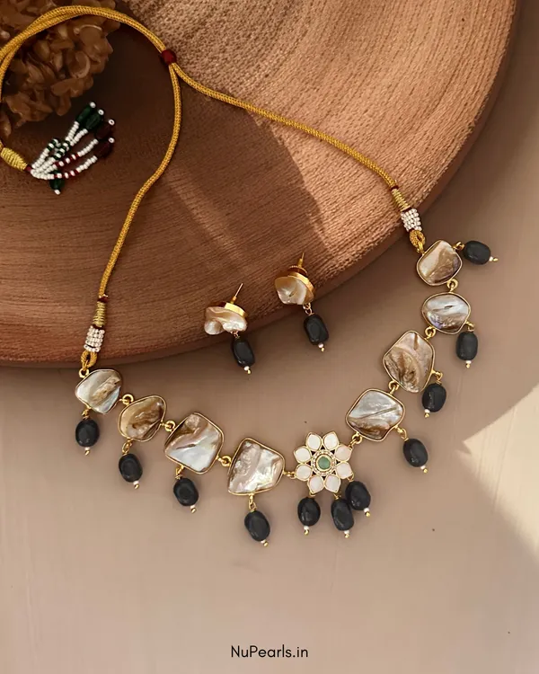 Grey_Nishi_Mother_Of_Pearl_Choker_For_Women_With_Earrings