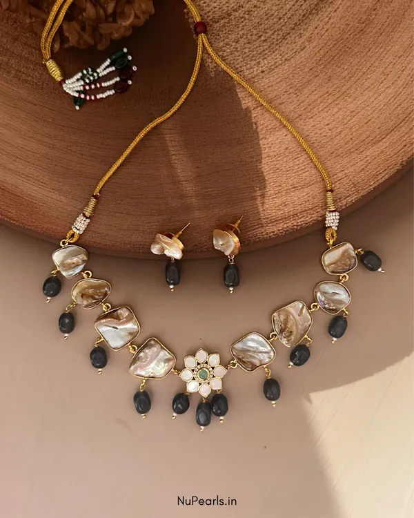 Grey_Nishi_Mother_Of_Pearl_Choker_For_Women_With_Earrings